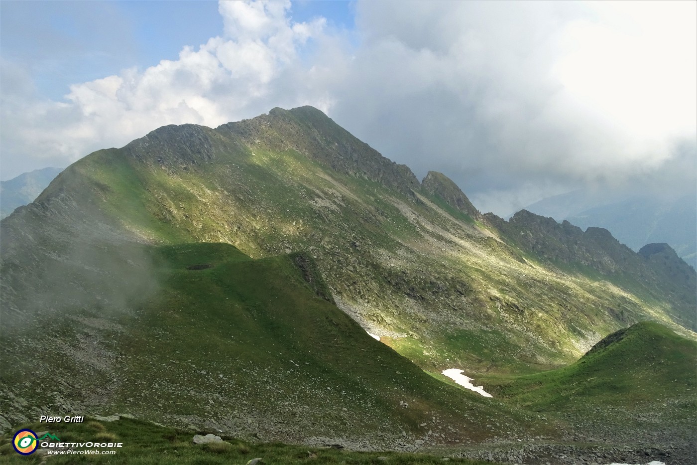 36 Pizzo Scala (2427 m) prossima cima, non per creste, ma dal versante est  .JPG